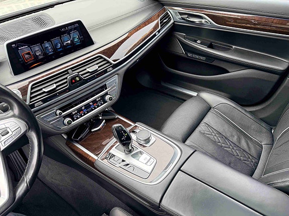 BMW 7-Serie 21 of 30