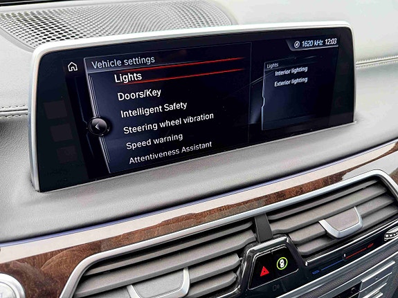 BMW 7-Serie 28 of 30