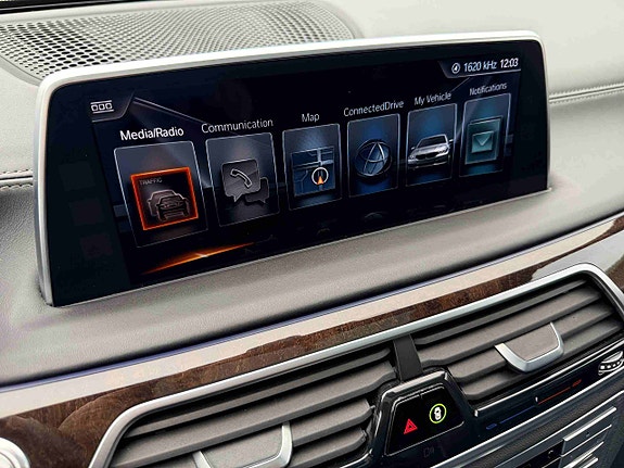 BMW 7-Serie 23 of 30