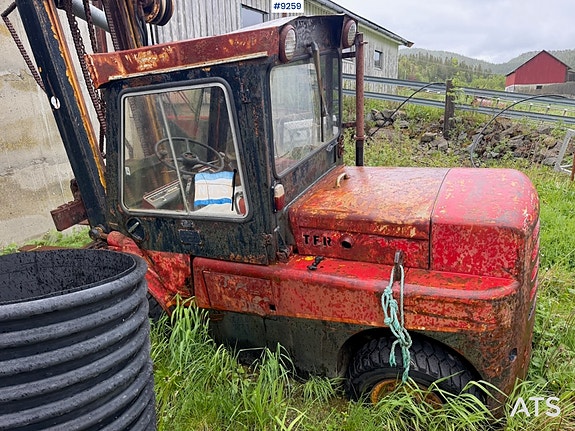 Hyster Truck 3 of 5