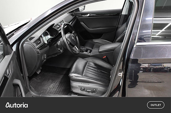 Skoda Superb 9 of 30