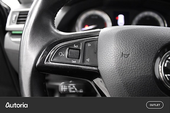 Skoda Superb 16 of 30
