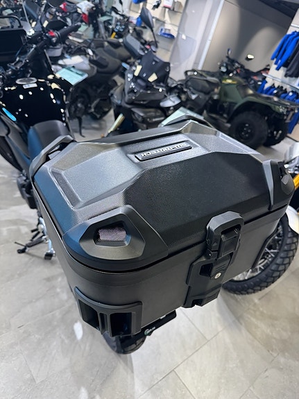 Honda NX500 AGM Edition med varmeholker, toppboks og handguards 3 of 5