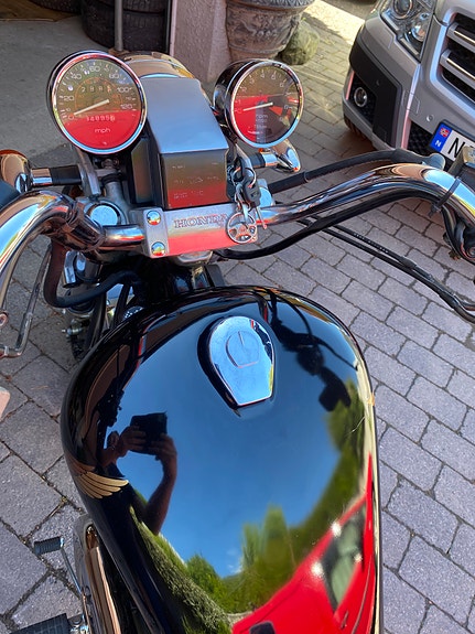 Honda SHADOW 4 of 5
