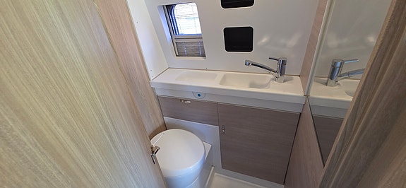 Weinsberg R47 Dobbel Køye seng 15 of 30