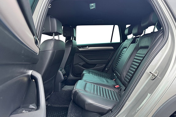 Volkswagen Passat Alltrack 15 of 30