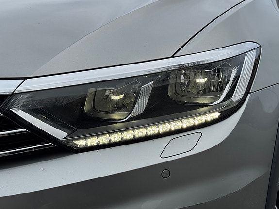 Volkswagen Passat Alltrack 7 of 30