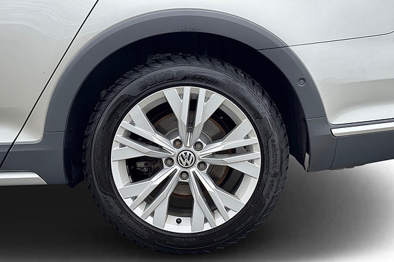 Volkswagen Passat Alltrack 9 of 30