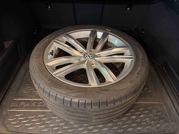 Volkswagen Passat Alltrack 12 of 30