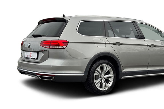 Volkswagen Passat Alltrack 10 of 30
