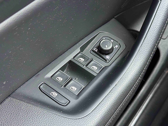Volkswagen Passat Alltrack 25 of 30
