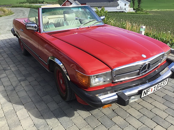 Mercedes-Benz 450 SL 3 of 5