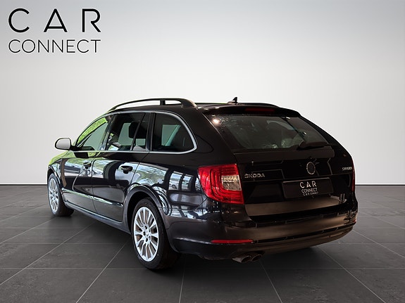 Skoda Superb 2 of 5