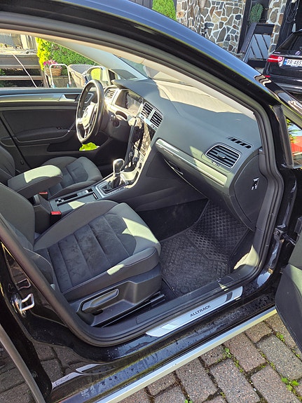 Volkswagen Golf Alltrack 12 of 24