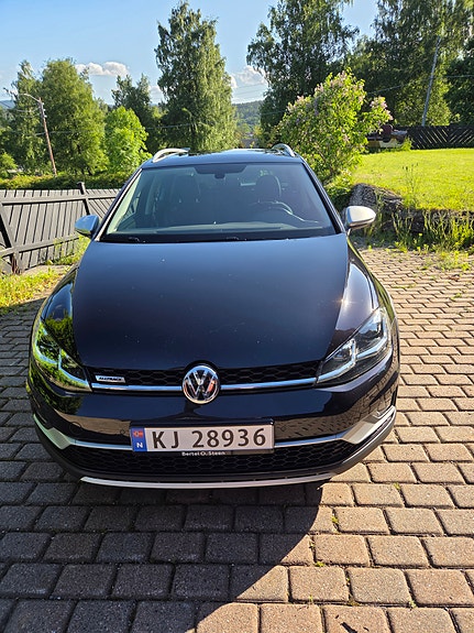 Volkswagen Golf Alltrack 2 of 24