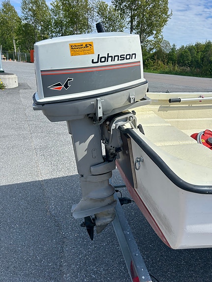 Johnson 25 hk strøken motor kun brukt i ferskvann i samlerobjekt stand