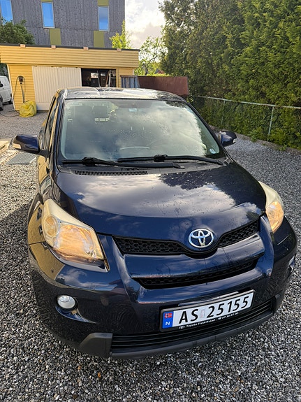 Toyota Urban Cruiser 2 of 5