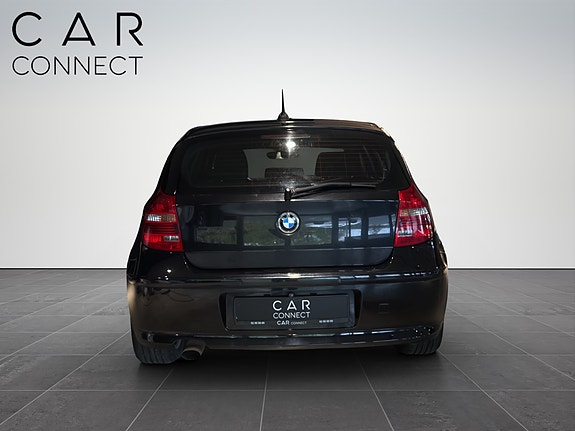 BMW 118d 3 of 30