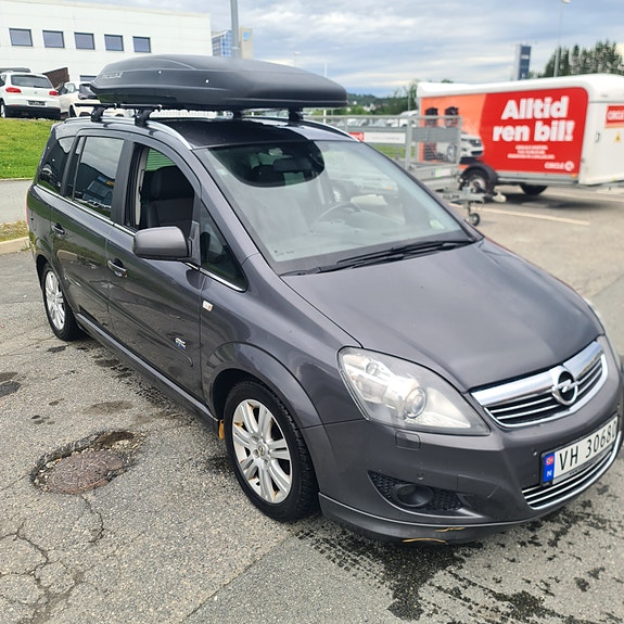 Opel Zafira 3 of 5