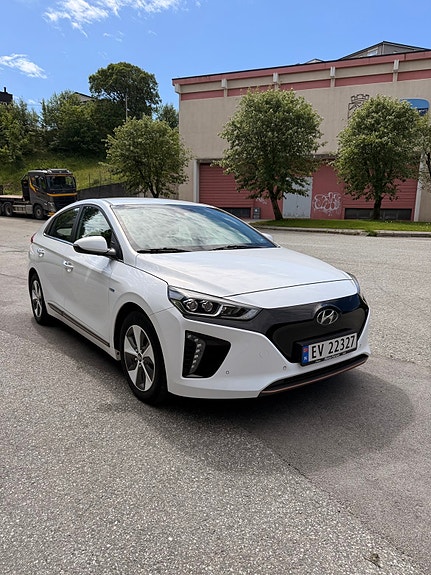 Hyundai IONIQ 3 of 5