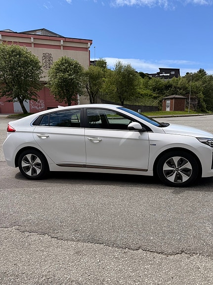 Hyundai IONIQ 4 of 5