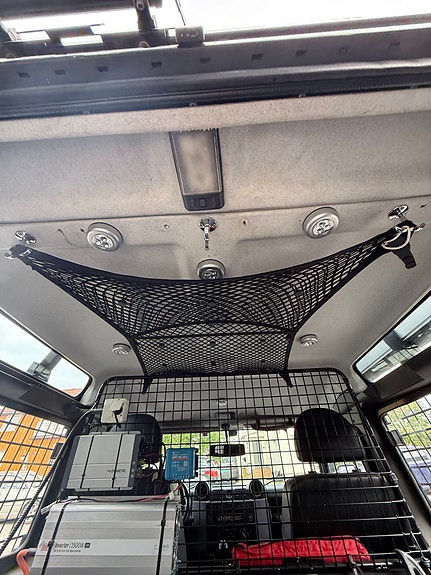 Land Rover Defender 90 18 of 30