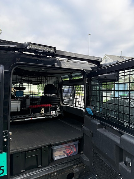 Land Rover Defender 90 16 of 30