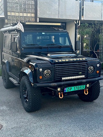 Land Rover Defender 90 6 of 30
