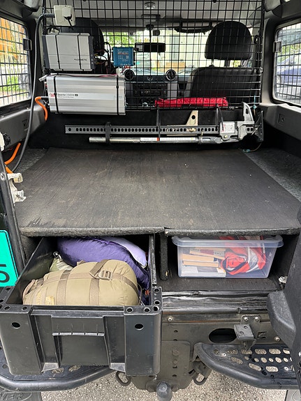 Land Rover Defender 90 17 of 30