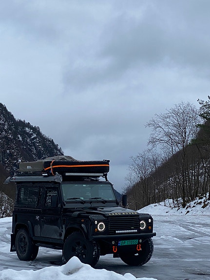 Land Rover Defender 90 2 of 30
