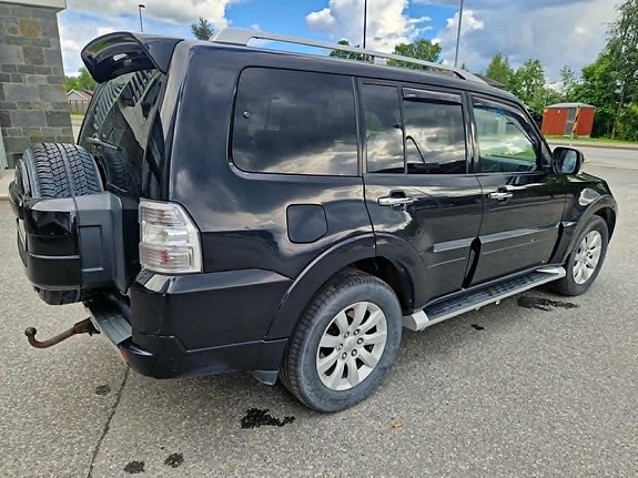 Mitsubishi Pajero 5 of 30