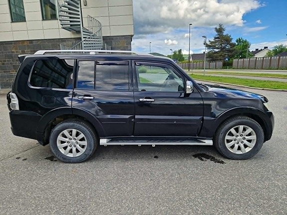 Mitsubishi Pajero 6 of 30