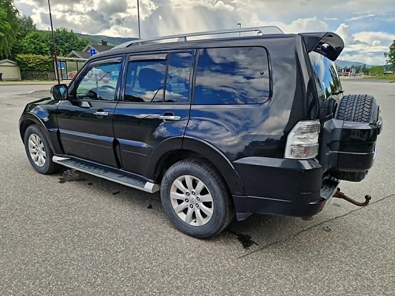 Mitsubishi Pajero 3 of 30