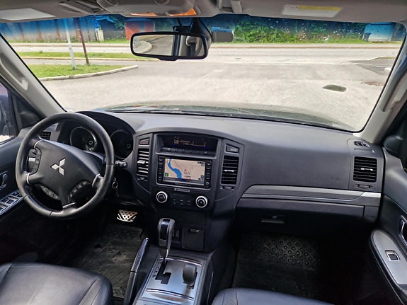 Mitsubishi Pajero 11 of 30