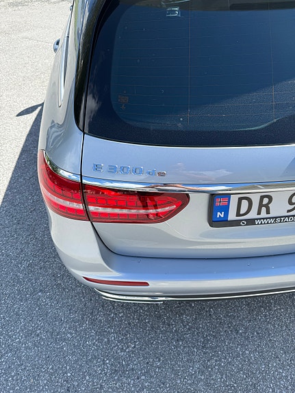 Mercedes-Benz E300 de 3 of 11