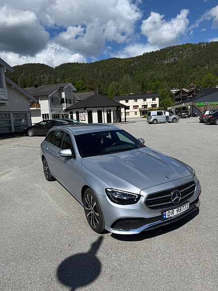 Mercedes-Benz E300 de 2 of 11