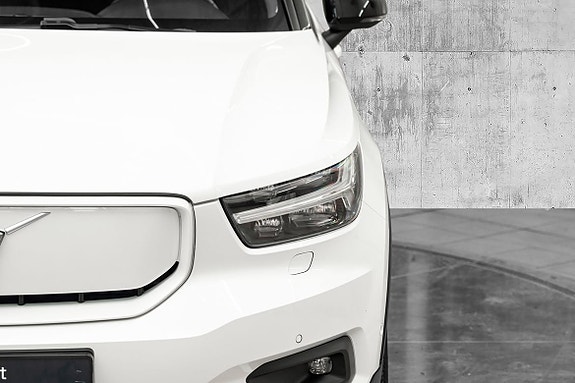 Volvo XC40 4 of 5