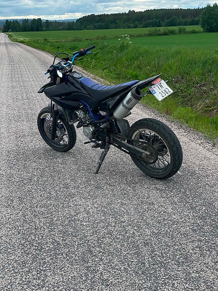 Yamaha WR 125 X 4 of 5