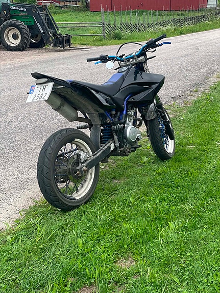 Yamaha WR 125 X 3 of 5
