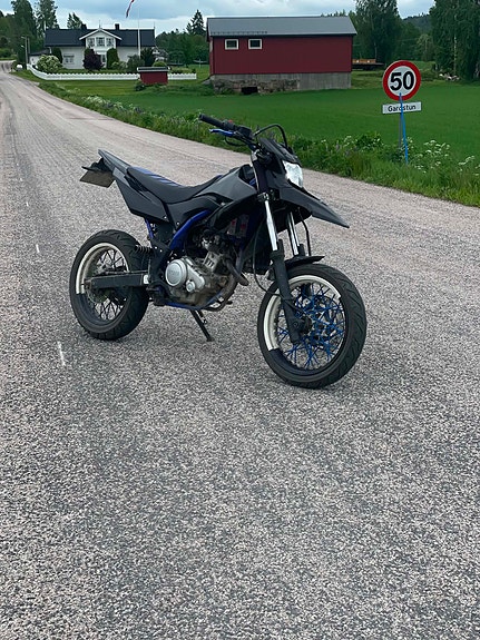 Yamaha WR 125 X 2 of 5