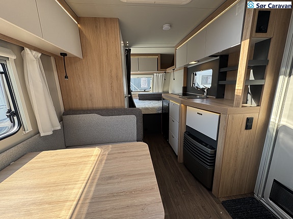 Knaus SPORT 420 QD Fast takmarkise og ekstra lasteluker 14 of 29