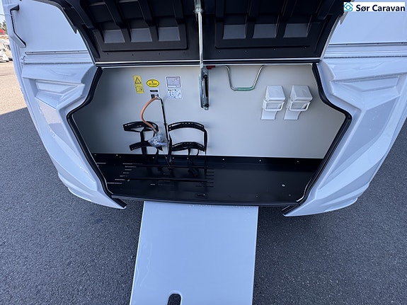 Knaus SPORT 420 QD Fast takmarkise og ekstra lasteluker 6 of 29