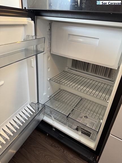 Knaus SPORT 420 QD Fast takmarkise og ekstra lasteluker 18 of 29