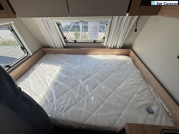 Knaus SPORT 420 QD Fast takmarkise og ekstra lasteluker 21 of 29