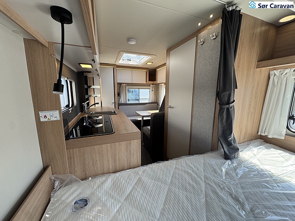 Knaus SPORT 420 QD Fast takmarkise og ekstra lasteluker 24 of 29