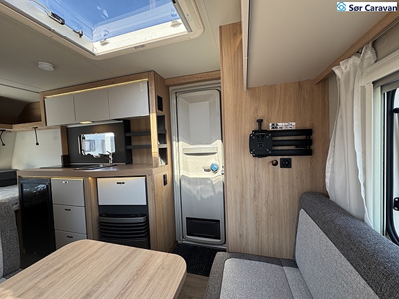 Knaus SPORT 420 QD Fast takmarkise og ekstra lasteluker 15 of 29