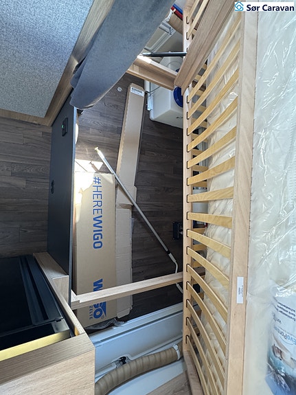 Knaus SPORT 420 QD Fast takmarkise og ekstra lasteluker 19 of 29