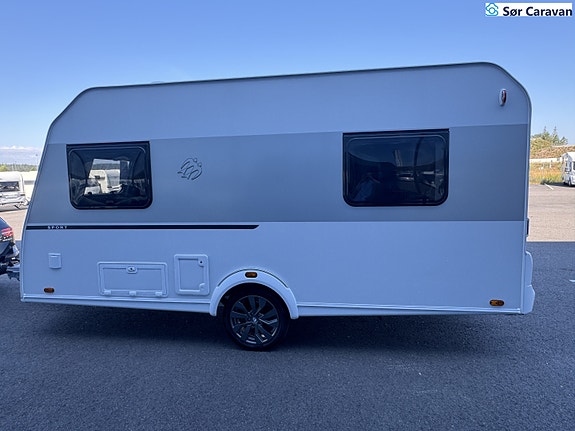 Knaus SPORT 420 QD Fast takmarkise og ekstra lasteluker 4 of 29