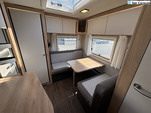 Knaus SPORT 420 QD Fast takmarkise og ekstra lasteluker 13 of 29