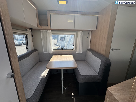 Knaus SPORT 420 QD Fast takmarkise og ekstra lasteluker 12 of 29